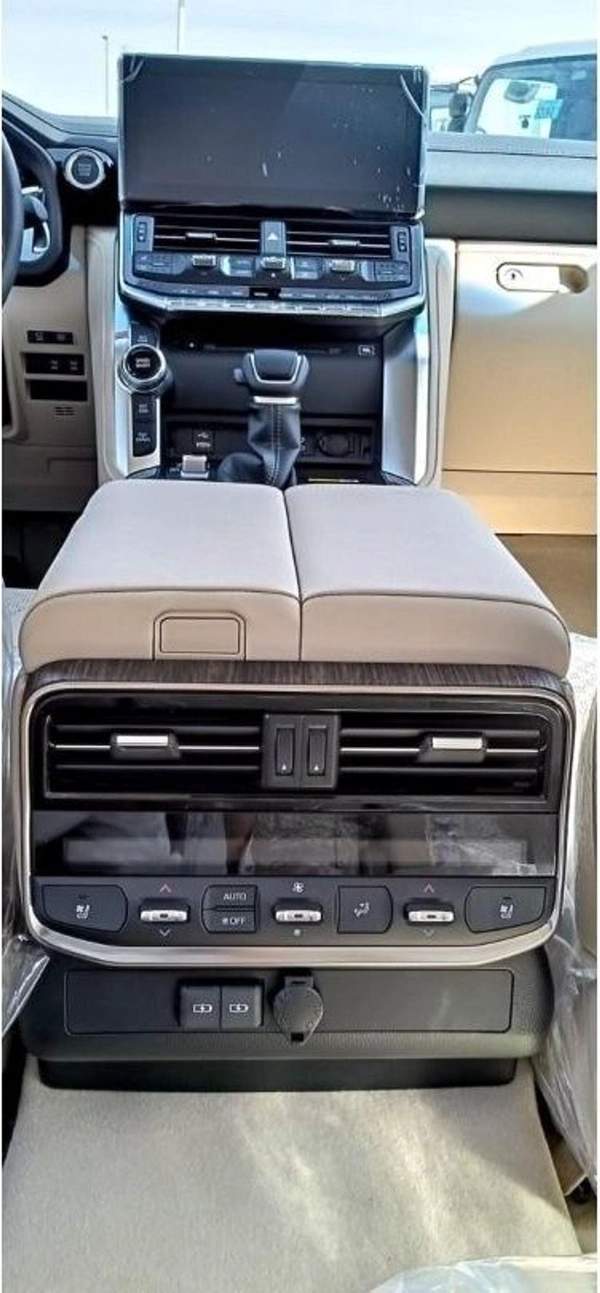 Toyota Land Cruiser VXR TOYOTA LANDCRUISER VXR FULL OPTION