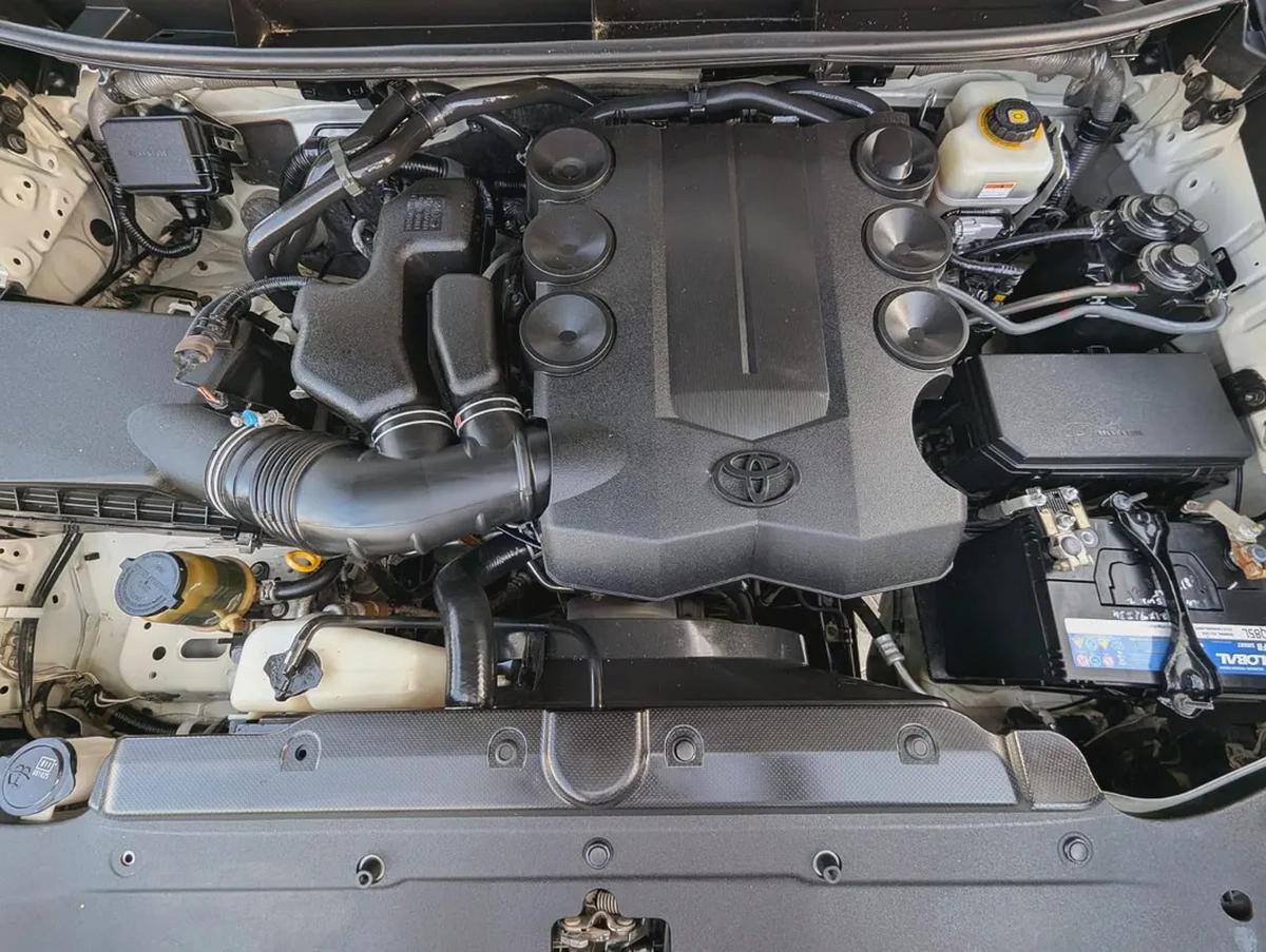 TOYOTA PRADO 2019 VXR TOP FULL OPTION GCC V6 4.0L IN EXCELLENT CONDITION-8-8