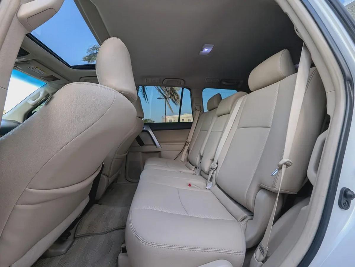 TOYOTA PRADO 2019 VXR TOP FULL OPTION GCC V6 4.0L IN EXCELLENT CONDITION-10-10