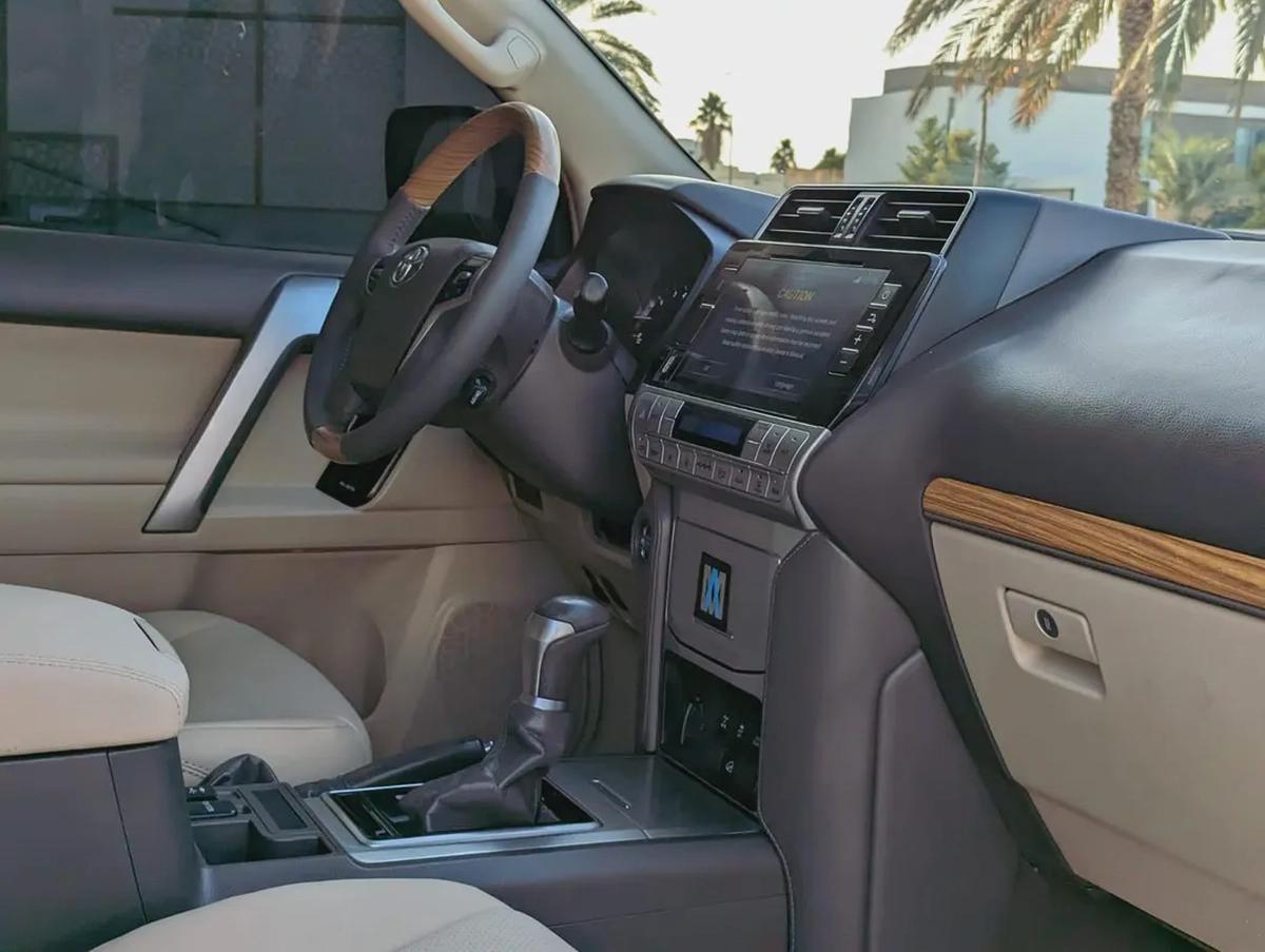 TOYOTA PRADO 2019 VXR TOP FULL OPTION GCC V6 4.0L IN EXCELLENT CONDITION-12-12