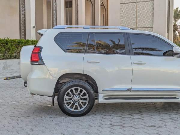 TOYOTA PRADO 2019 VXR TOP FULL OPTION GCC V6 4.0L IN EXCELLENT CONDITION