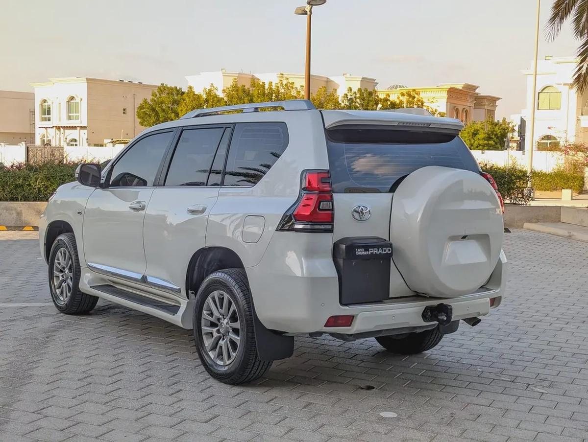 TOYOTA PRADO 2019 VXR TOP FULL OPTION GCC V6 4.0L IN EXCELLENT CONDITION-14-14