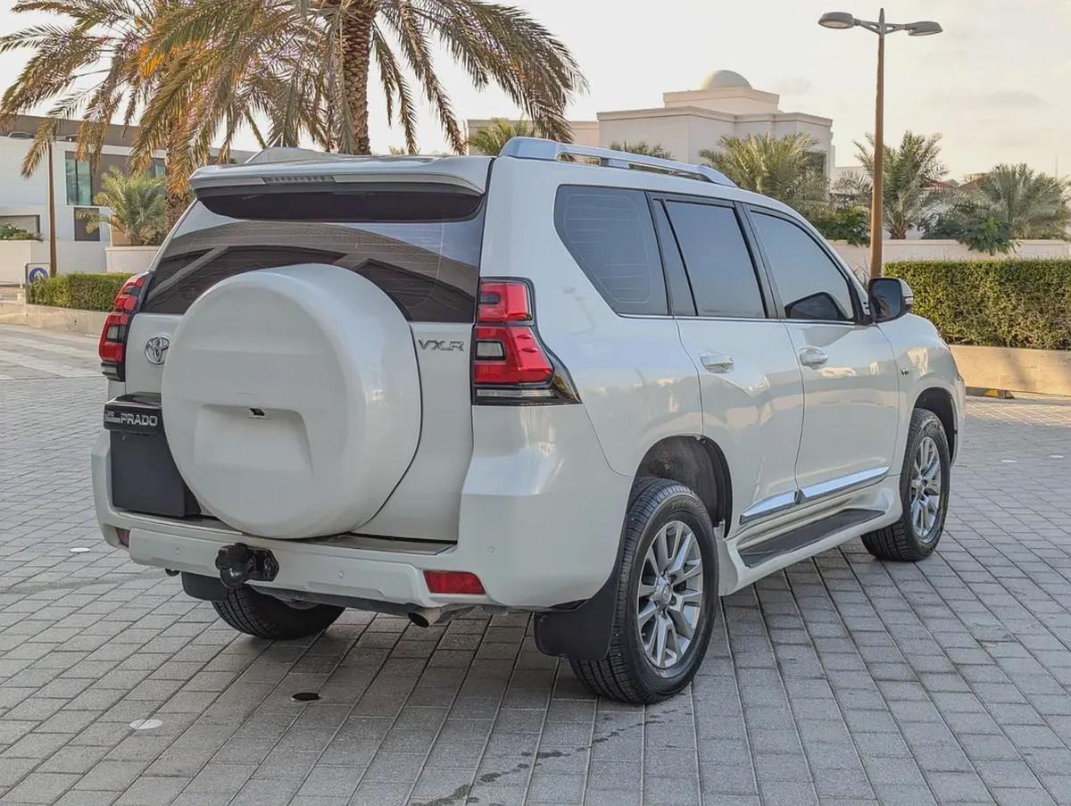 TOYOTA PRADO 2019 VXR TOP FULL OPTION GCC V6 4.0L IN EXCELLENT CONDITION-15-15