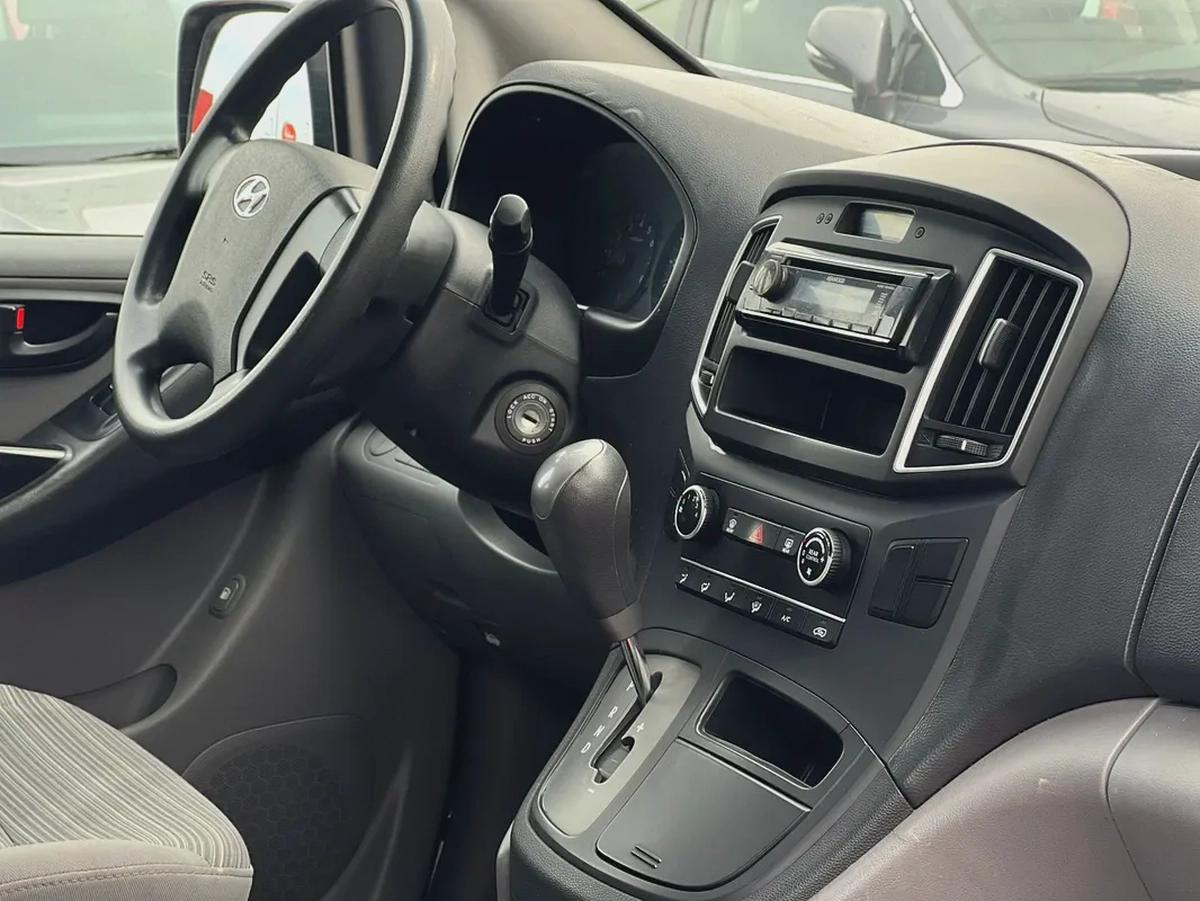 2020 | Hyundai H1 | Automatic | 12 Seaters | Ref#948-15-15