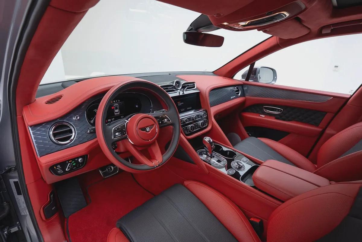 2023 BENTLEY BENTAYGA AZURE | GCC | MAIN DEALER WARRANTY SERVICE-9-9