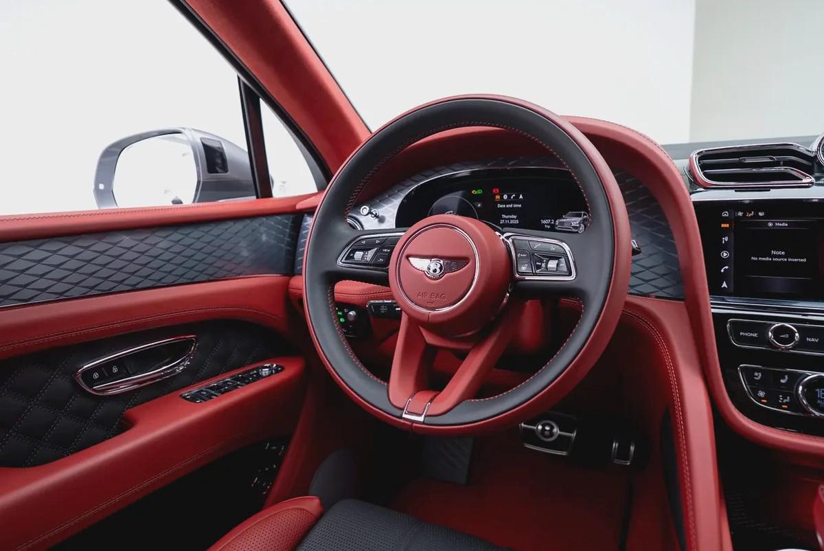 2023 BENTLEY BENTAYGA AZURE | GCC | MAIN DEALER WARRANTY SERVICE-18-18