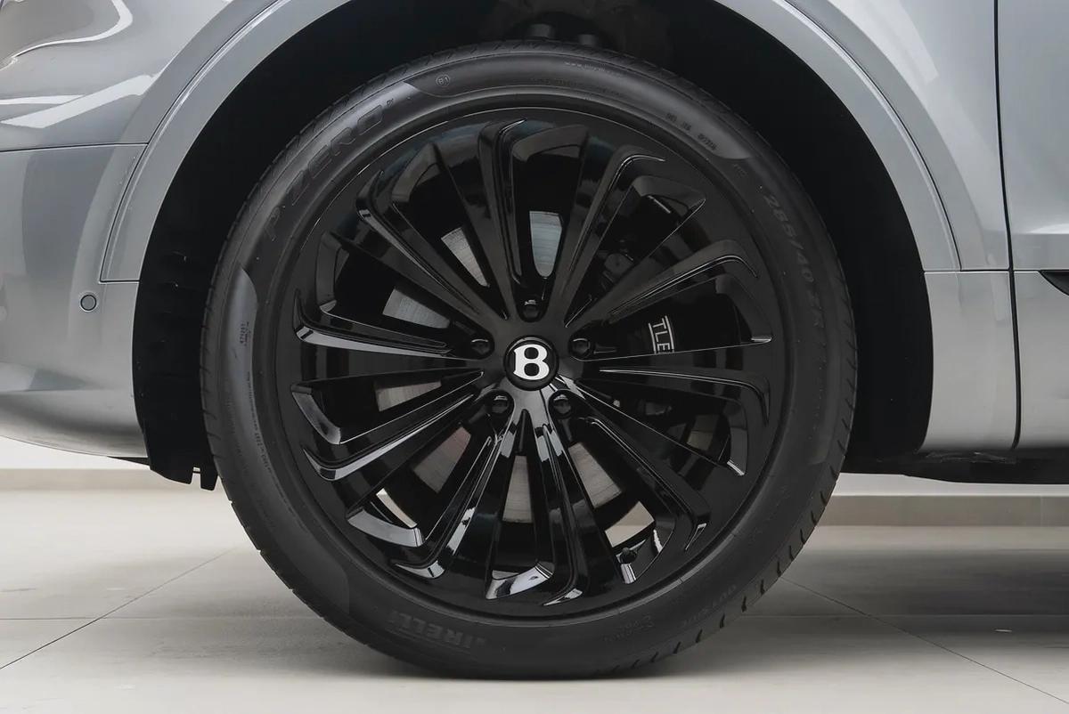 2023 BENTLEY BENTAYGA AZURE | GCC | MAIN DEALER WARRANTY SERVICE-19-19