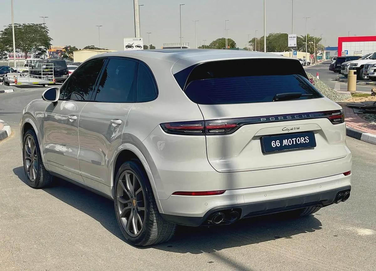 2023 Porsche Cayenne GCC - Chalk Grey | Luxury SUV with Sporty DNA Premium Comfort-4-4