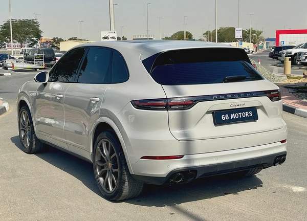 2023 Porsche Cayenne GCC - Chalk Grey | Luxury SUV with Sporty DNA Premium Comfort