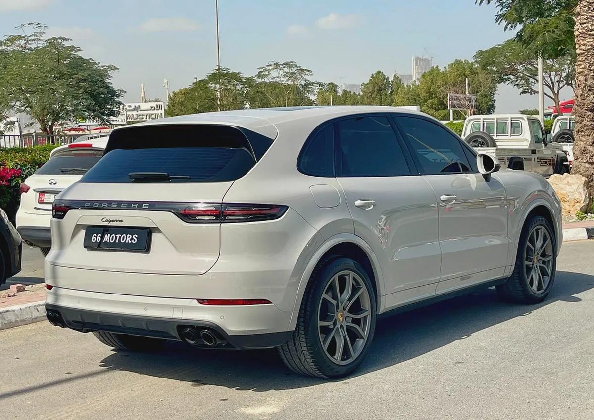 2023 Porsche Cayenne GCC - Chalk Grey | Luxury SUV with Sporty DNA Premium Comfort-5-5