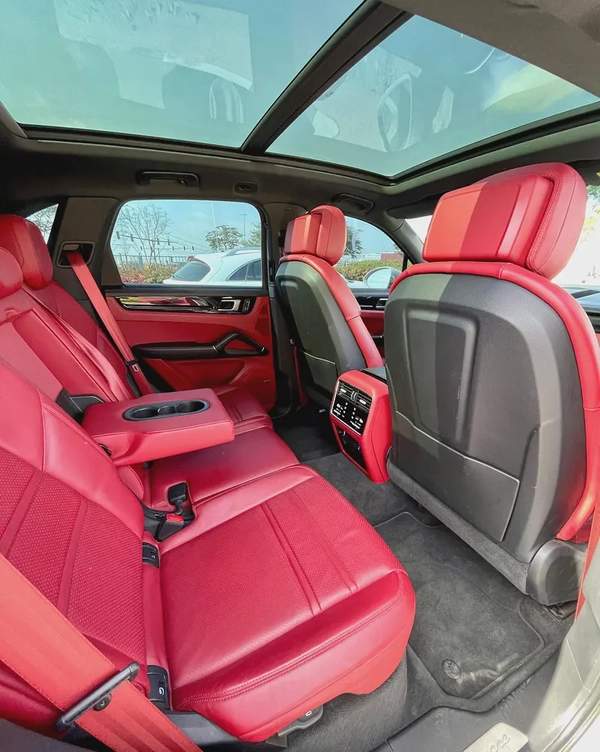 2023 Porsche Cayenne GCC - Chalk Grey | Luxury SUV with Sporty DNA Premium Comfort