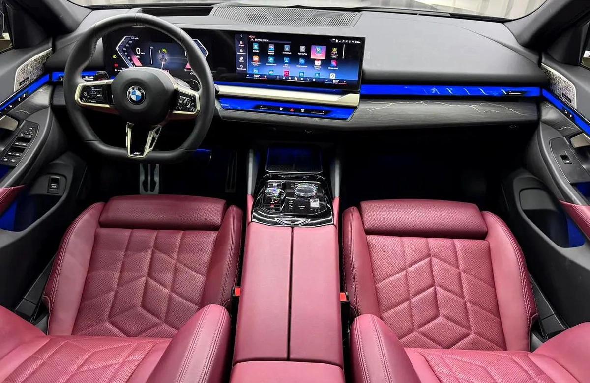 2025 BMW 520i | GCC | AGMC Warranty 2027 | AGMC Service 2027-16-16