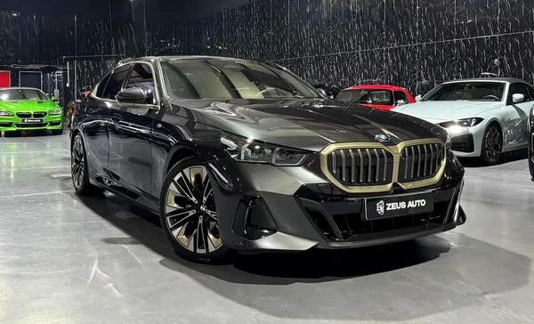 2025 BMW 520i | GCC | AGMC Warranty 2027 | AGMC Service 2027