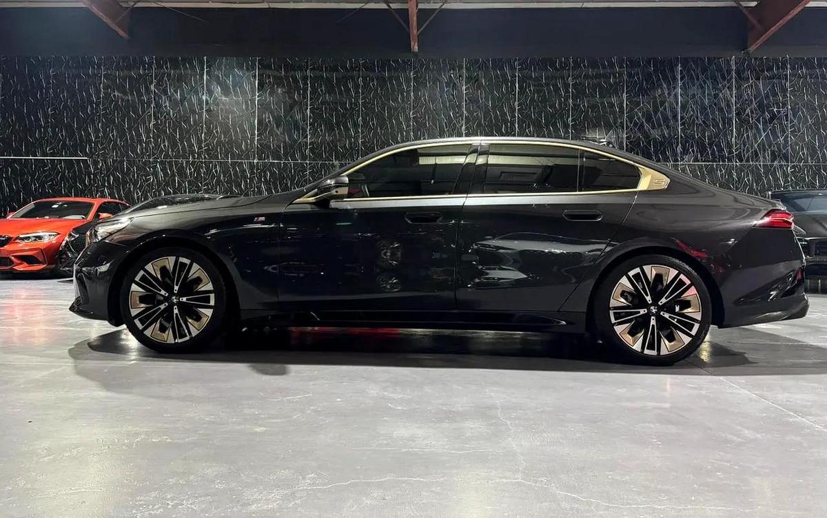 2025 BMW 520i | GCC | AGMC Warranty 2027 | AGMC Service 2027-14-14