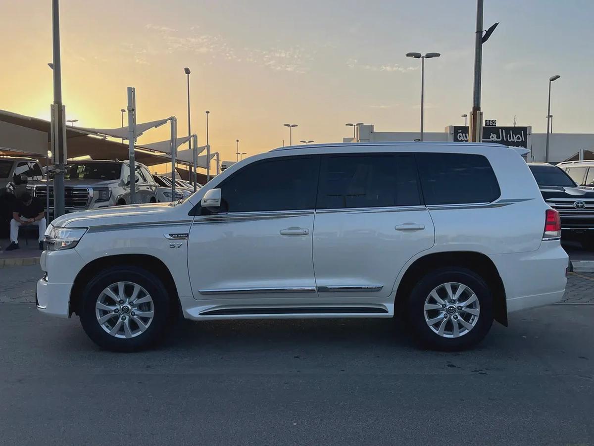 Toyota Land Cruiser VXR 2016 GCC Specs-2-2