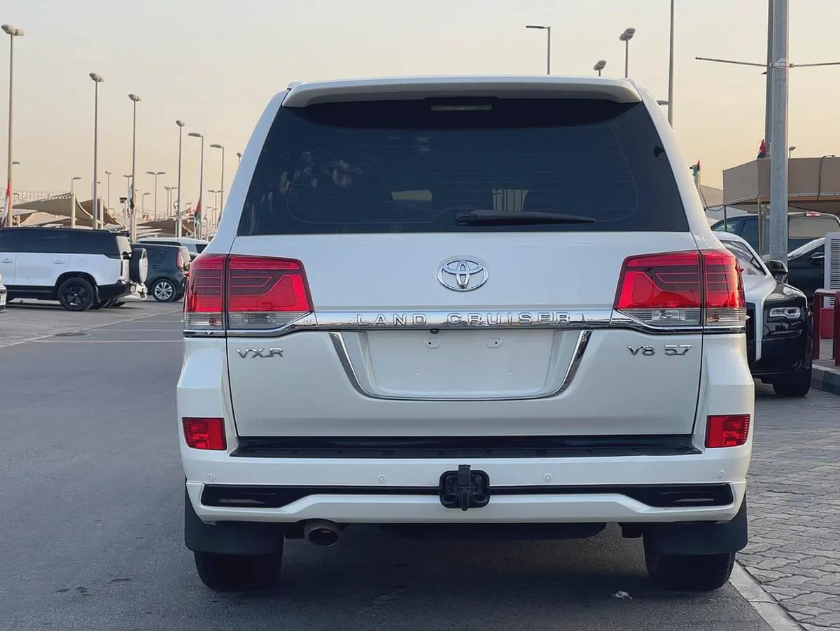 Toyota Land Cruiser VXR 2016 GCC Specs-4-4