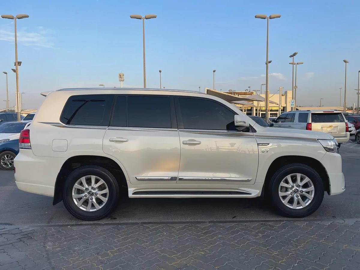 Toyota Land Cruiser VXR 2016 GCC Specs-6-6