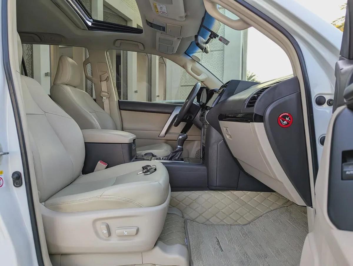 Toyota Prado VXR 2018 - GCC Specs - Accident Free - Excellent Condition-4-4