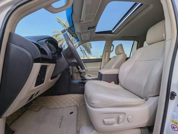 Toyota Prado VXR 2018 - GCC Specs - Accident Free - Excellent Condition