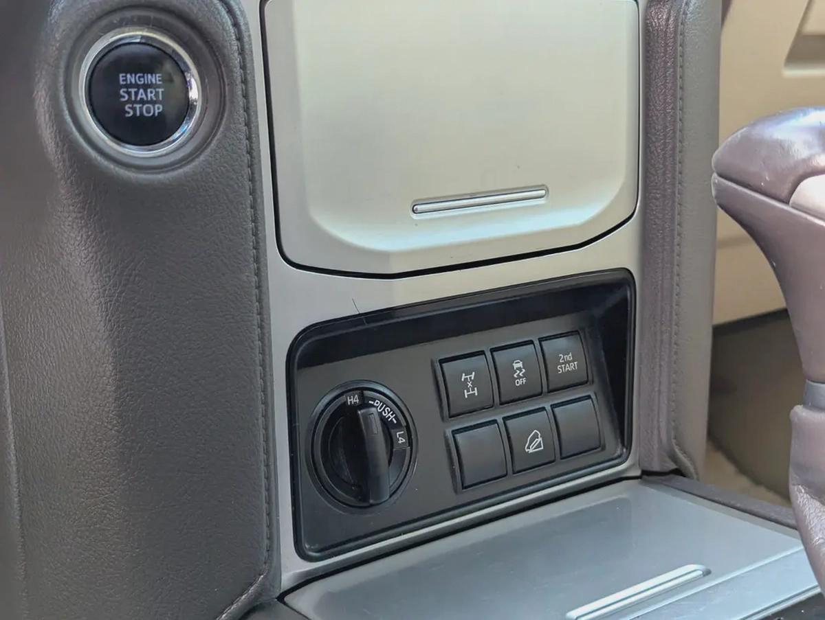 Toyota Prado VXR 2018 - GCC Specs - Accident Free - Excellent Condition-8-8