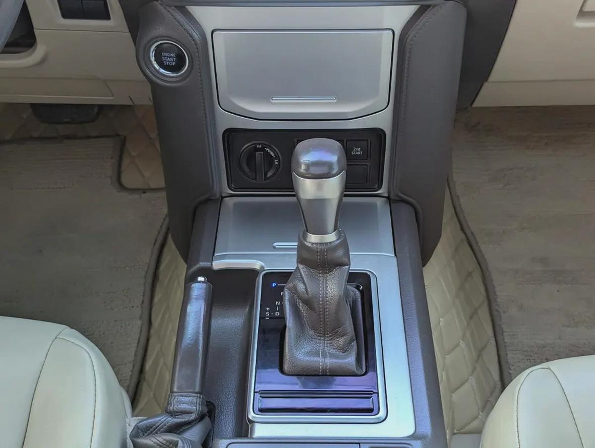 Toyota Prado VXR 2018 - GCC Specs - Accident Free - Excellent Condition-10-10