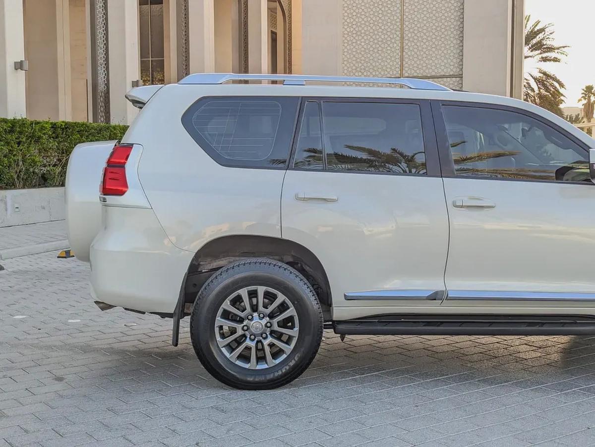 Toyota Prado VXR 2018 - GCC Specs - Accident Free - Excellent Condition-12-12