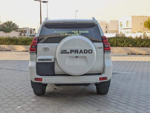 Toyota Prado VXR 2018 - GCC Specs - Accident Free - Excellent Condition