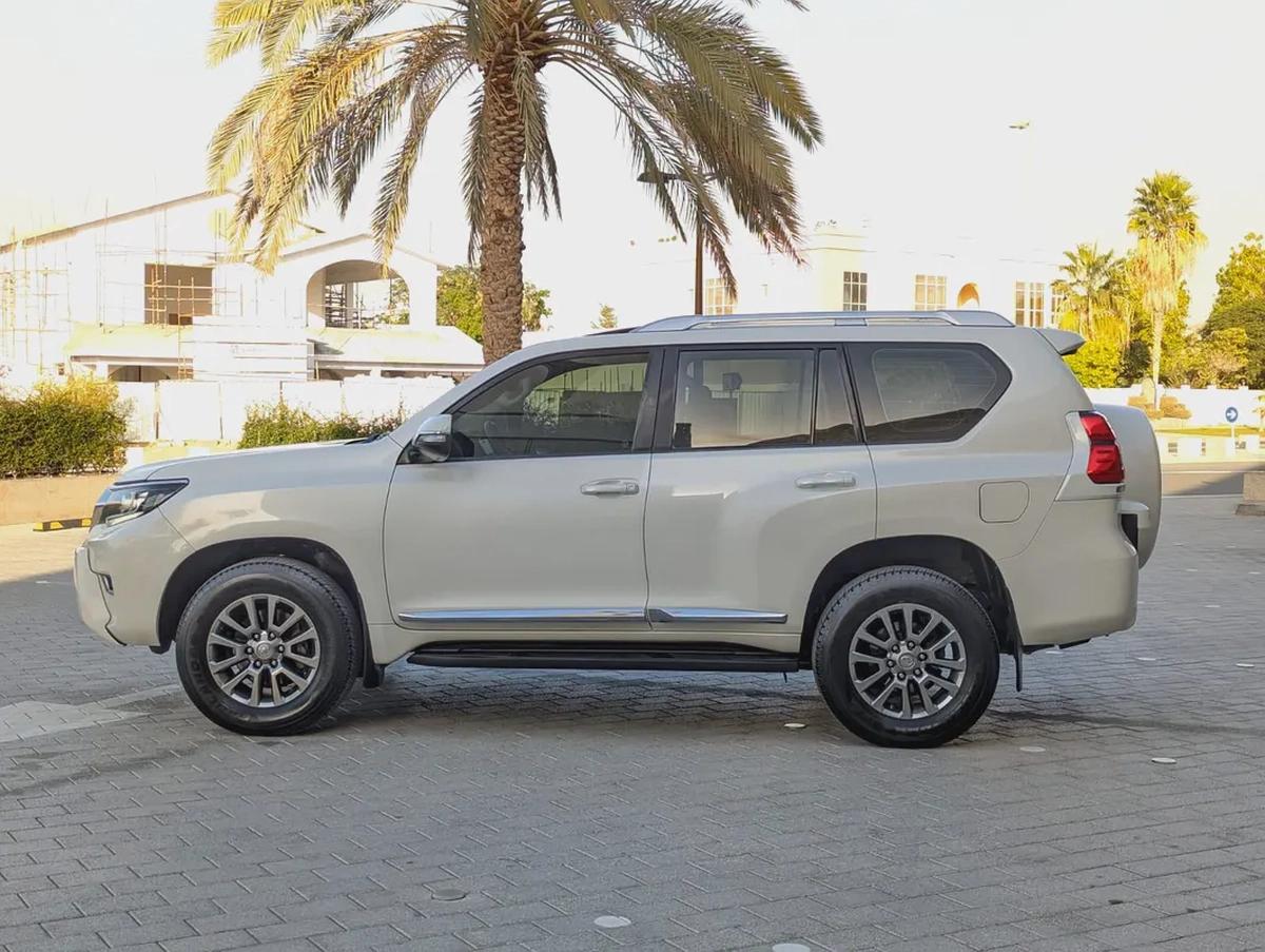 Toyota Prado VXR 2018 - GCC Specs - Accident Free - Excellent Condition-17-17