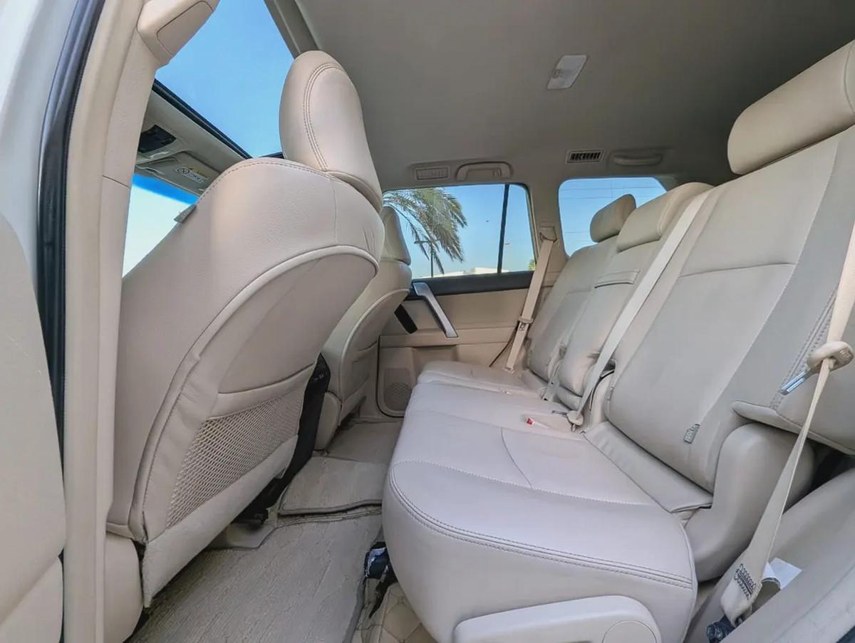 Toyota Prado VXR 2018 - GCC Specs - Accident Free - Excellent Condition-18-18