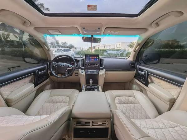 TOYOTA LAND CRUISER 2020 GXR GRAND TOURING V8 FULL OPTION GCC IN EXCELLENT CONDITION