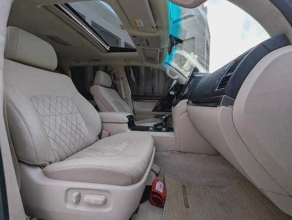 TOYOTA LAND CRUISER 2020 GXR GRAND TOURING V8 FULL OPTION GCC IN EXCELLENT CONDITION