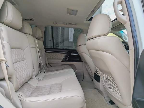 TOYOTA LAND CRUISER 2020 GXR GRAND TOURING V8 FULL OPTION GCC IN EXCELLENT CONDITION