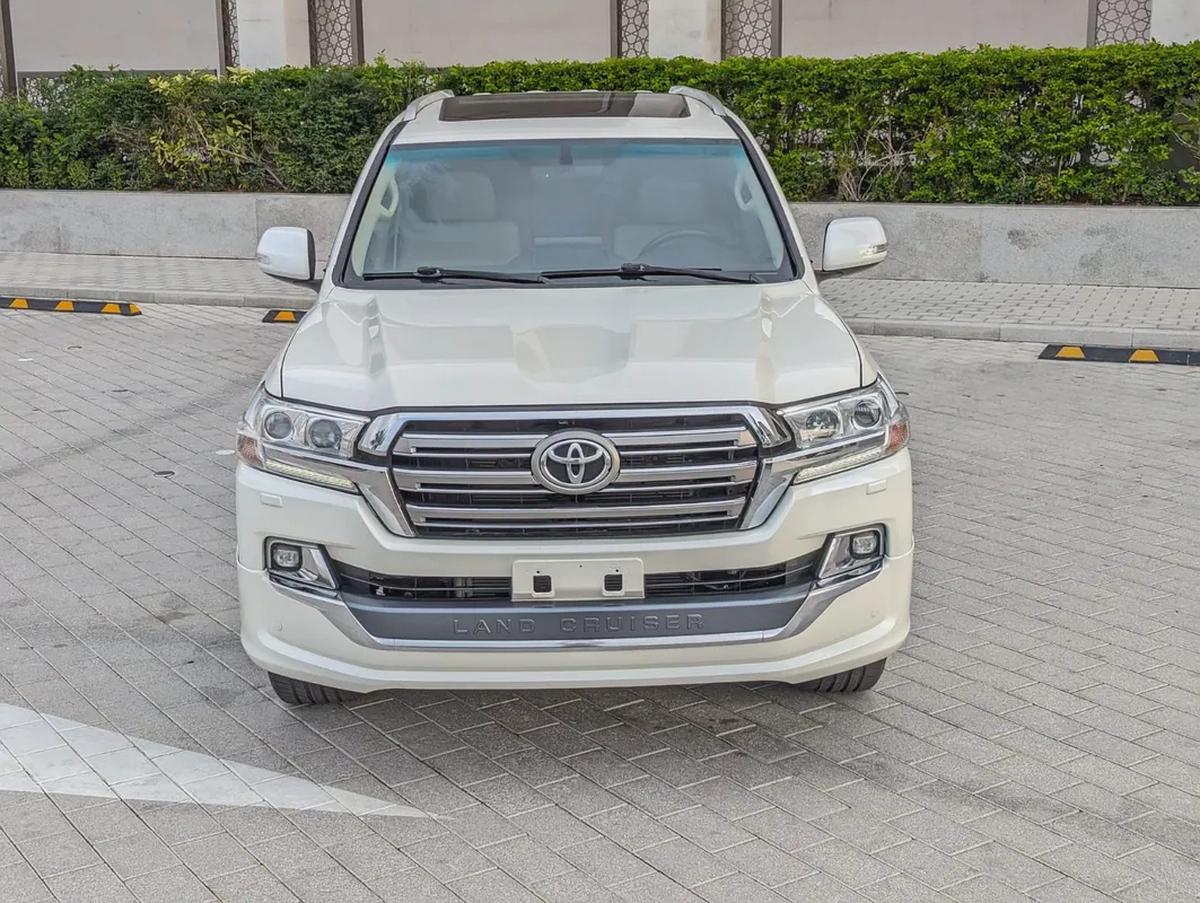 TOYOTA LAND CRUISER 2020 GXR GRAND TOURING V8 FULL OPTION GCC IN EXCELLENT CONDITION-18-18