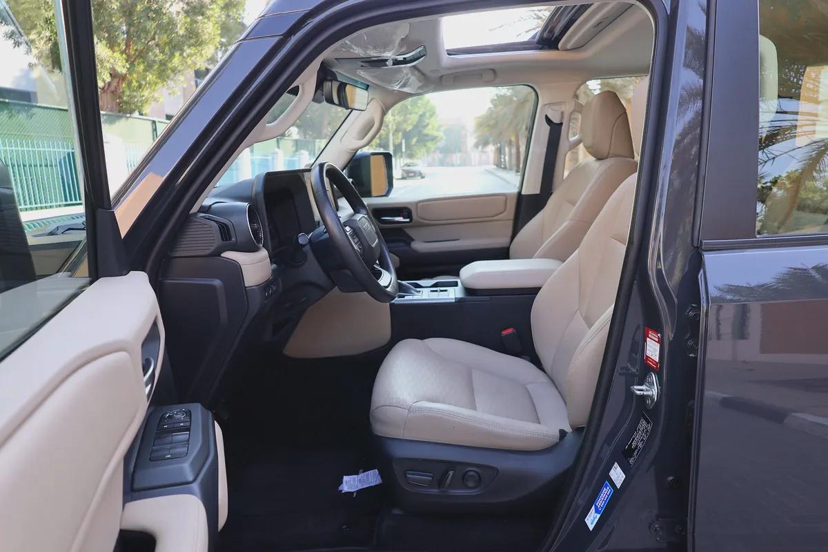 TOYOTA PRADO 2024-GXR-60000KM-GCC SPECS-UNDER WARRANTY SERVICE-10-10