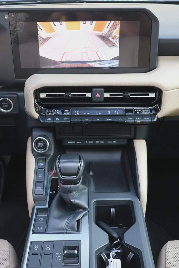 TOYOTA PRADO 2024-GXR-60000KM-GCC SPECS-UNDER WARRANTY SERVICE