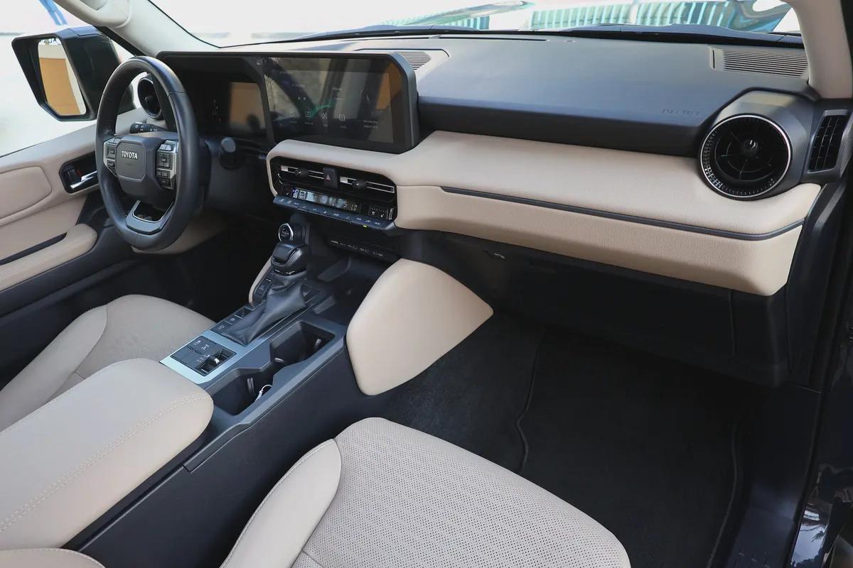 TOYOTA PRADO 2024-GXR-60000KM-GCC SPECS-UNDER WARRANTY SERVICE-15-15