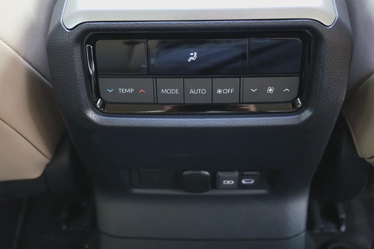 TOYOTA PRADO 2024-GXR-60000KM-GCC SPECS-UNDER WARRANTY SERVICE-17-17