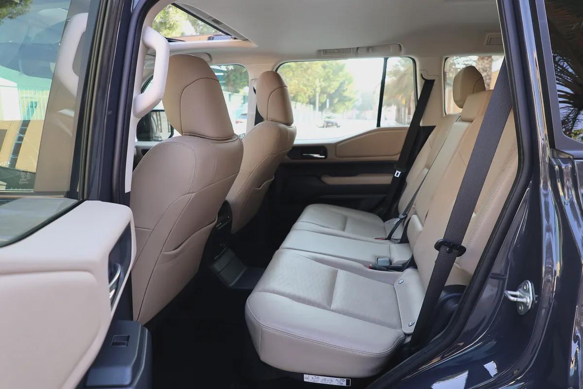 TOYOTA PRADO 2024-GXR-60000KM-GCC SPECS-UNDER WARRANTY SERVICE-18-18