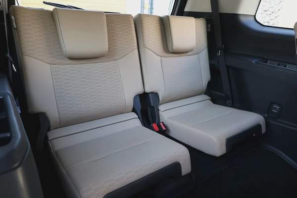 TOYOTA PRADO 2024-GXR-60000KM-GCC SPECS-UNDER WARRANTY SERVICE