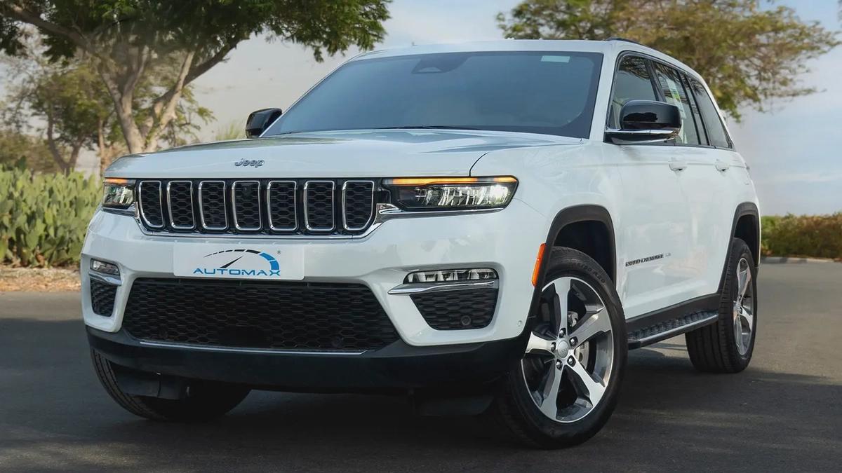 2025 JEEP GRAND CHEROKEE LIMITED PLUS LUXURY 4X4 GCC With 3Yrs or 60K Km Warranty At Official Dealer-0-0