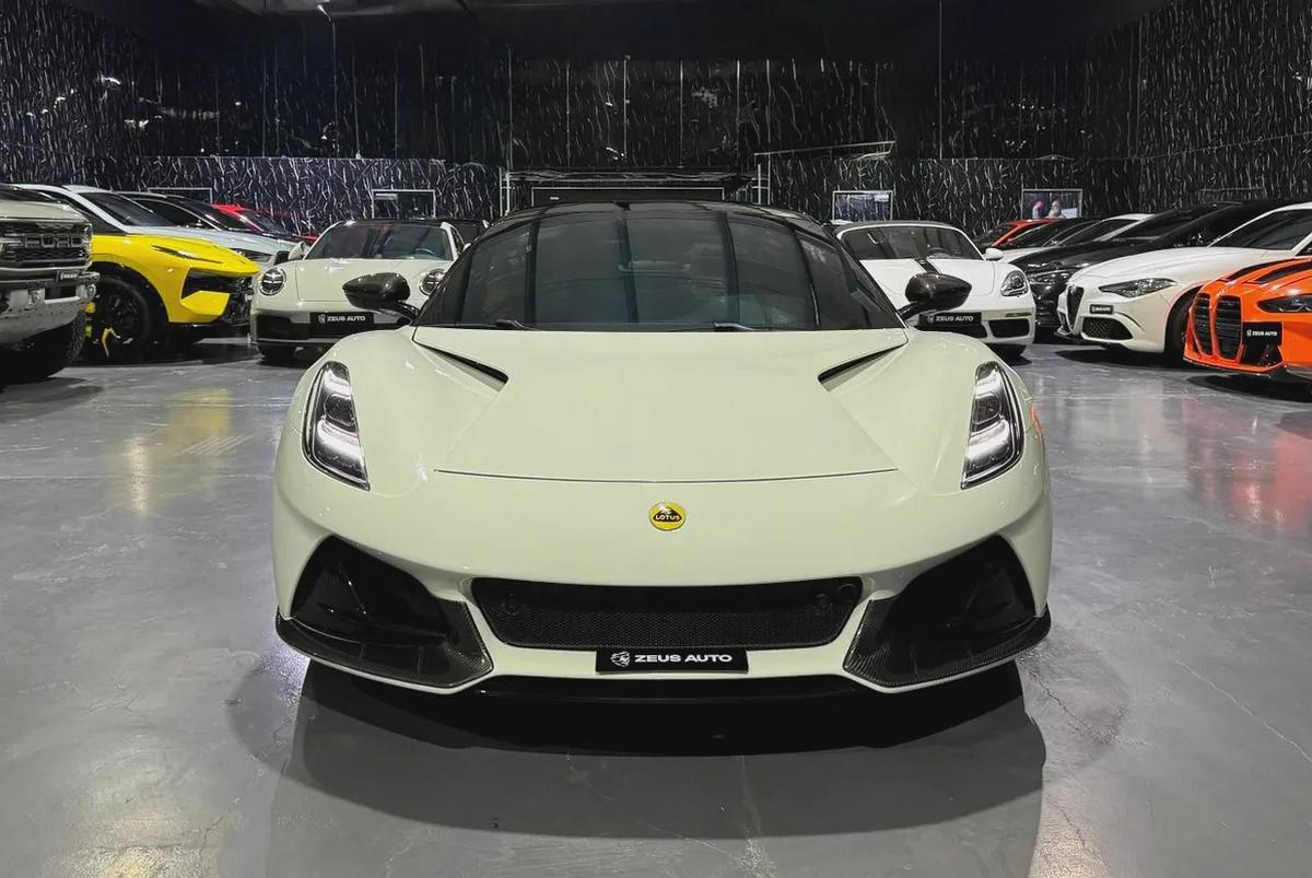 Lotus Emira 2024 GCC specs for 299,000.00 AED-1-1