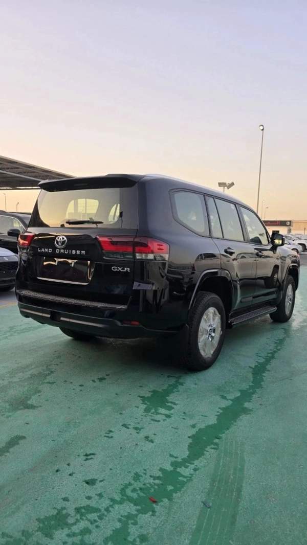 Toyota Land Cruiser GXR 4000 CC 2025 MODEL