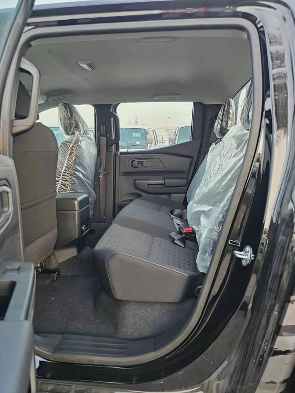 Mitsubishi L200 GLX 2.4L PETROL / MT / HIGH OPTION / CODE# L2DDMB
