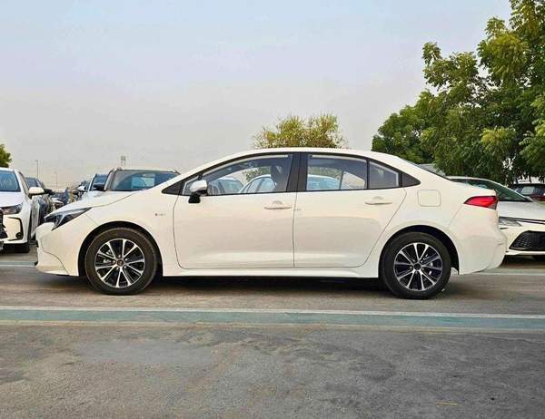 Toyota Levin HEV LUXURY HYBRID/ 1.8L PETROL A/T / SUNROOF, REAR CAMERA/CODE # LL18HEV