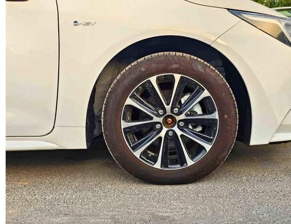 Toyota Levin HEV LUXURY HYBRID/ 1.8L PETROL A/T / SUNROOF, REAR CAMERA/CODE # LL18HEV
