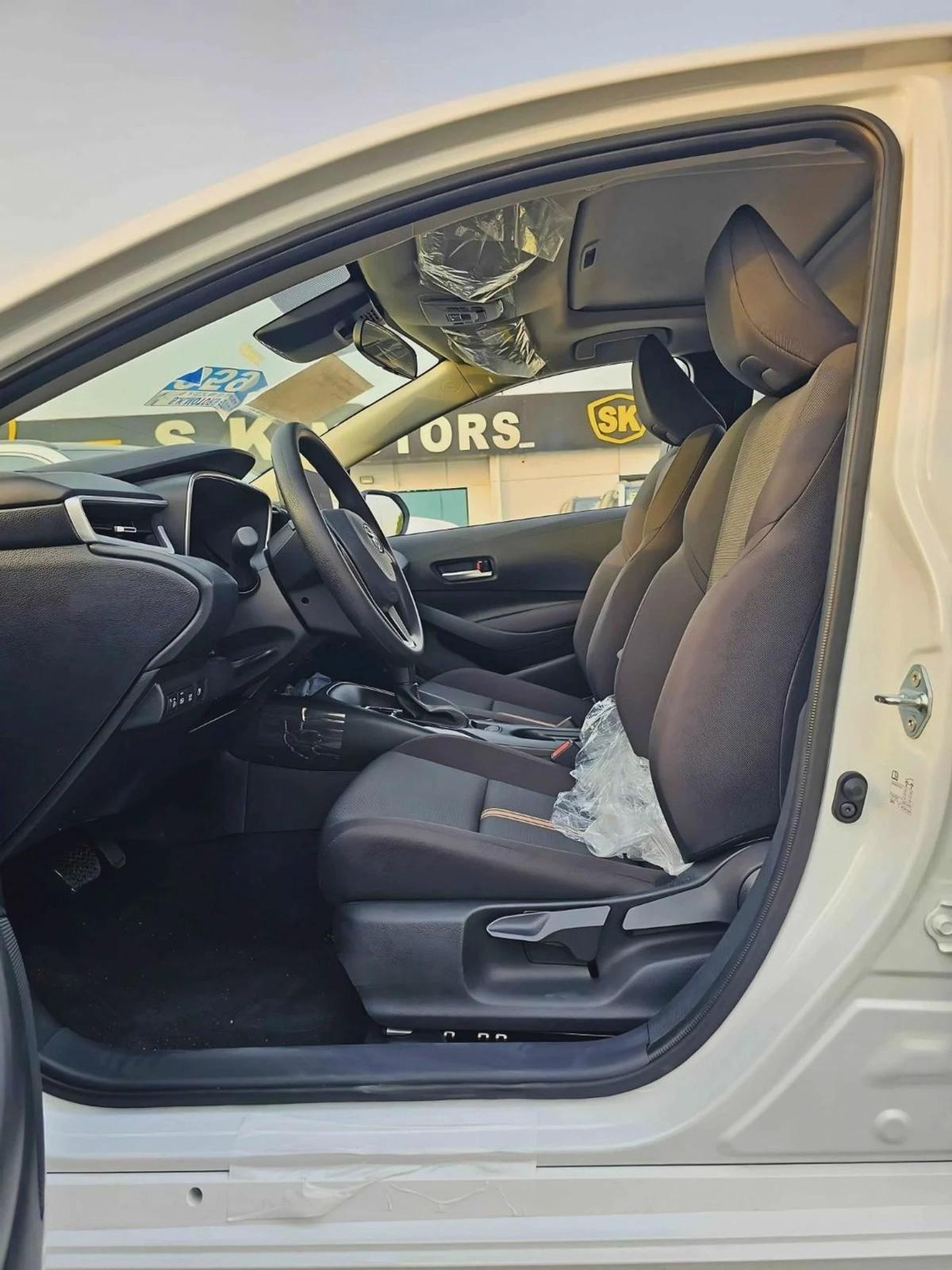 Toyota Levin HEV LUXURY HYBRID/ 1.8L PETROL A/T / SUNROOF, REAR CAMERA/CODE # LL18HEV-5-5