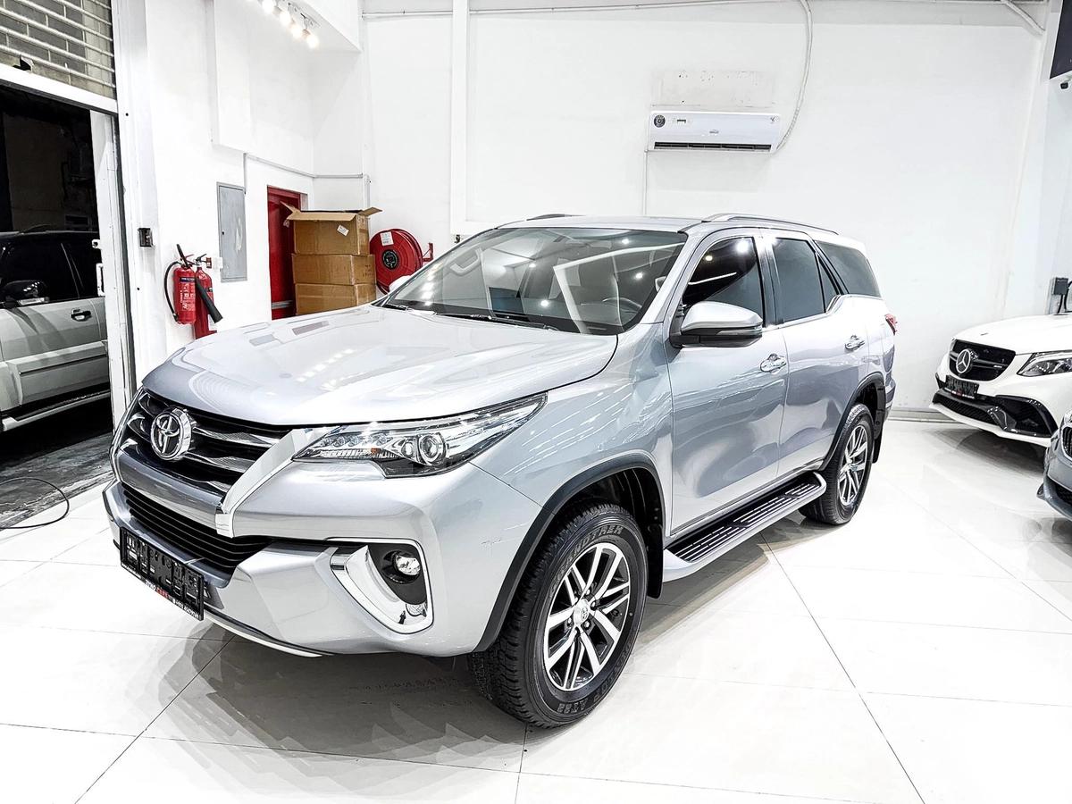 Massive Price Drop!!! // AED 1,550 // 20%DP // 2019 Toyota Fortuner VXR-1-1