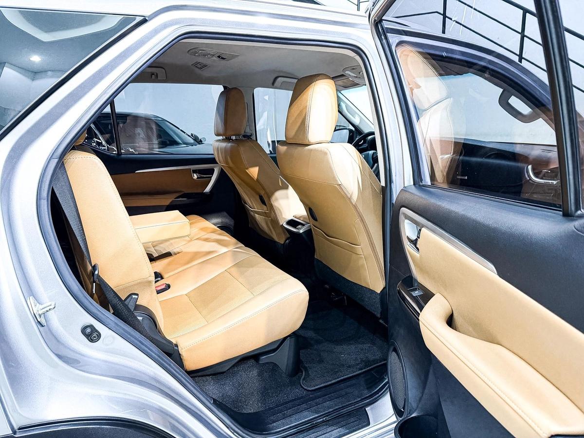 Massive Price Drop!!! // AED 1,550 // 20%DP // 2019 Toyota Fortuner VXR-5-5