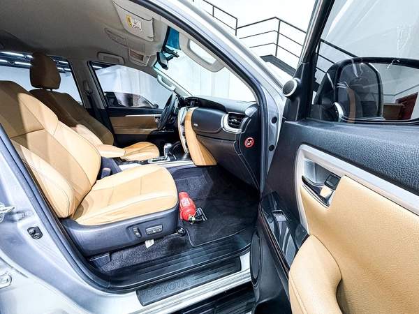 Massive Price Drop!!! // AED 1,550 // 20%DP // 2019 Toyota Fortuner VXR