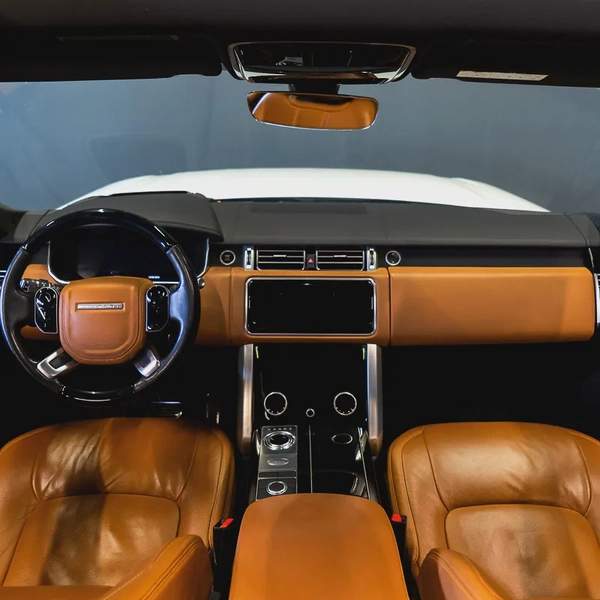 AED 3,161 pm • 0% Downpayment • Range Rover Vogue SE P400 • 1 Year Warranty